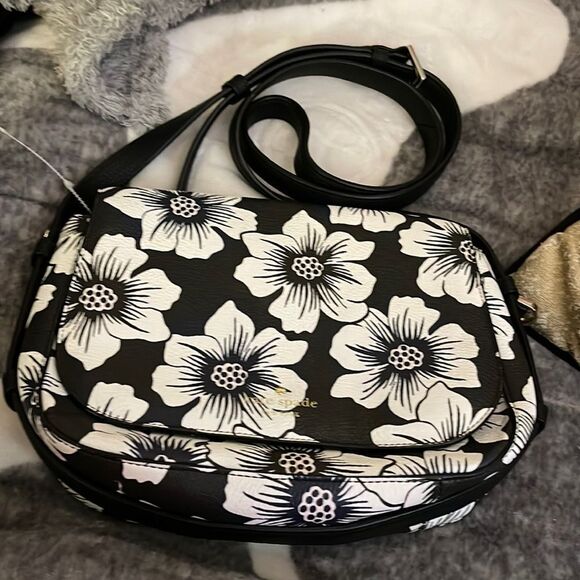 Kate spade leila miniflap crossbody purse/pocketbook/bag magnolia flower bbw - Picture 1 of 12